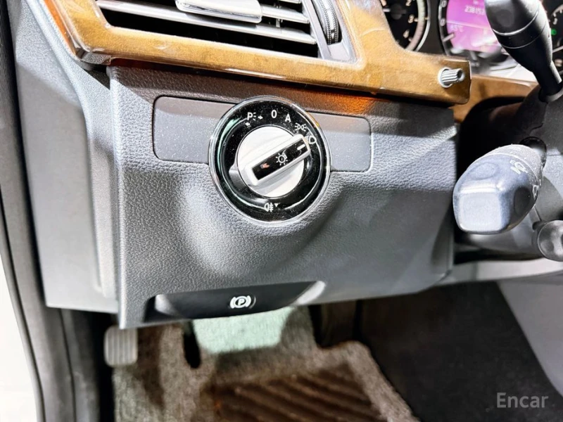 Mercedes-Benz E 300, снимка 9 - Автомобили и джипове - 53004973