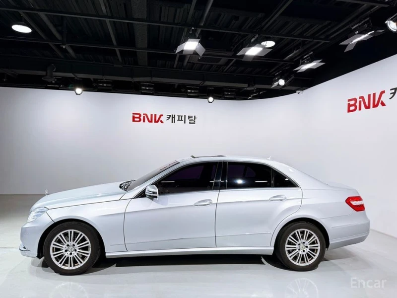 Mercedes-Benz E 300, снимка 3 - Автомобили и джипове - 53004973