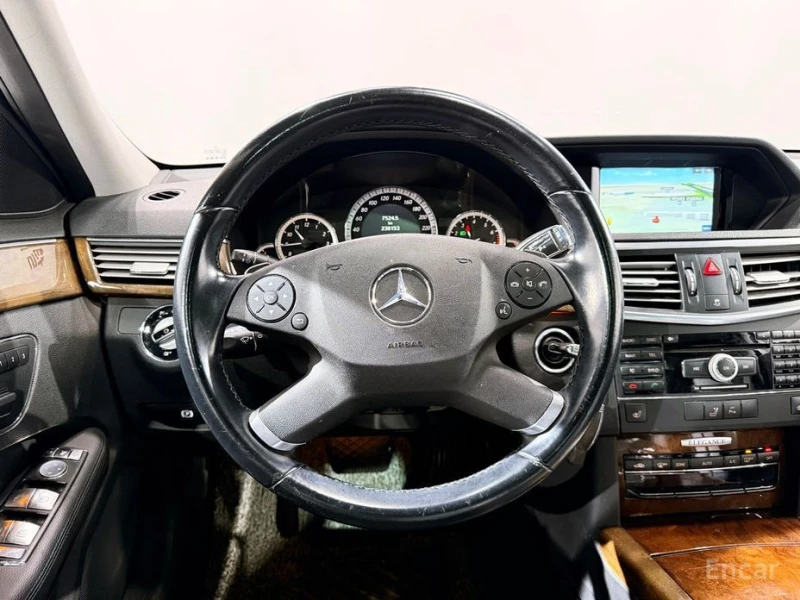 Mercedes-Benz E 300, снимка 6 - Автомобили и джипове - 53004973