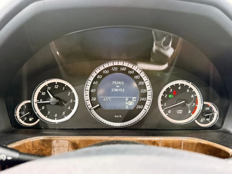 Mercedes-Benz E 300, снимка 5 - Автомобили и джипове - 53004973