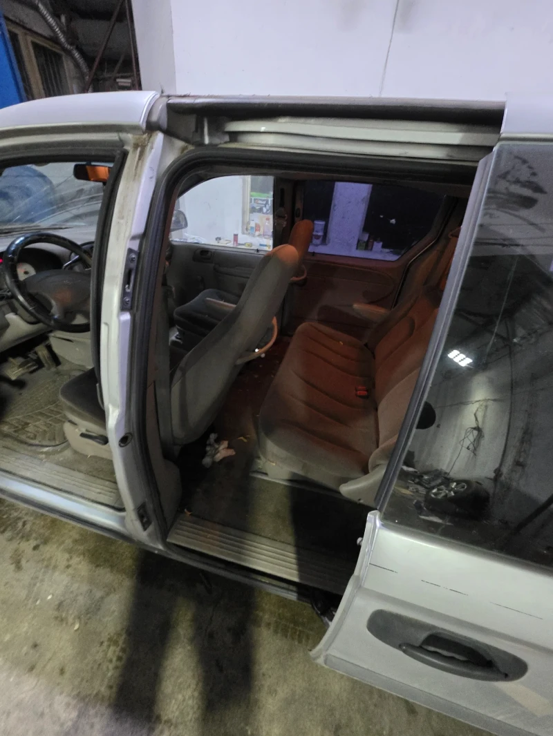Chrysler Gr.voyager 2.8i газов инжекцйон, снимка 7 - Автомобили и джипове - 53058556