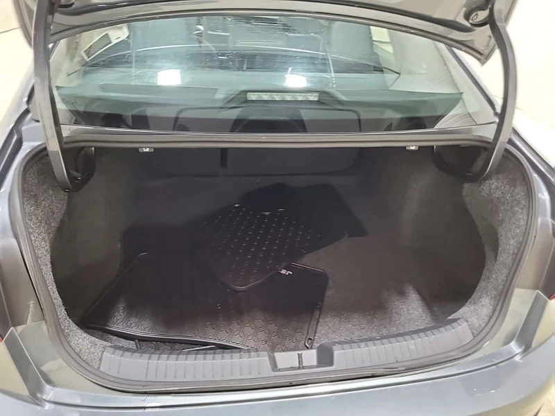 VW Jetta * COMFORTLINE * 2 КЛЮЧА* KEYLESS* CRUISE CONT.* КА, снимка 17 - Автомобили и джипове - 53510521