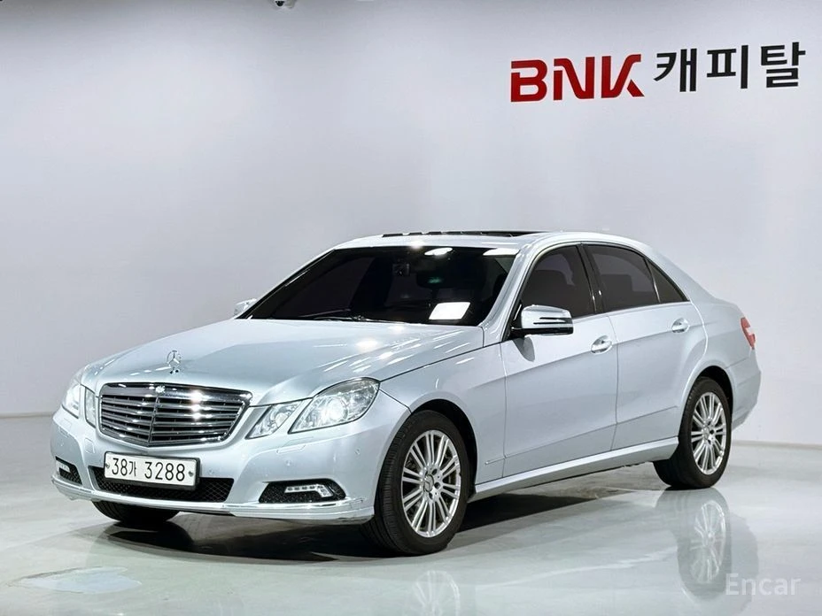 Mercedes-Benz E 300, снимка 1