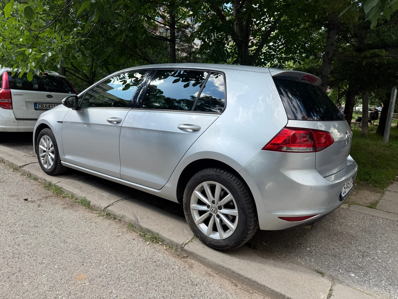 VW Golf 1, 6 TDI LONGE ПАКЕТ * ГОЛЯМАТА НАВИГАЦИЯ, снимка 17 - Автомобили и джипове - 54985481