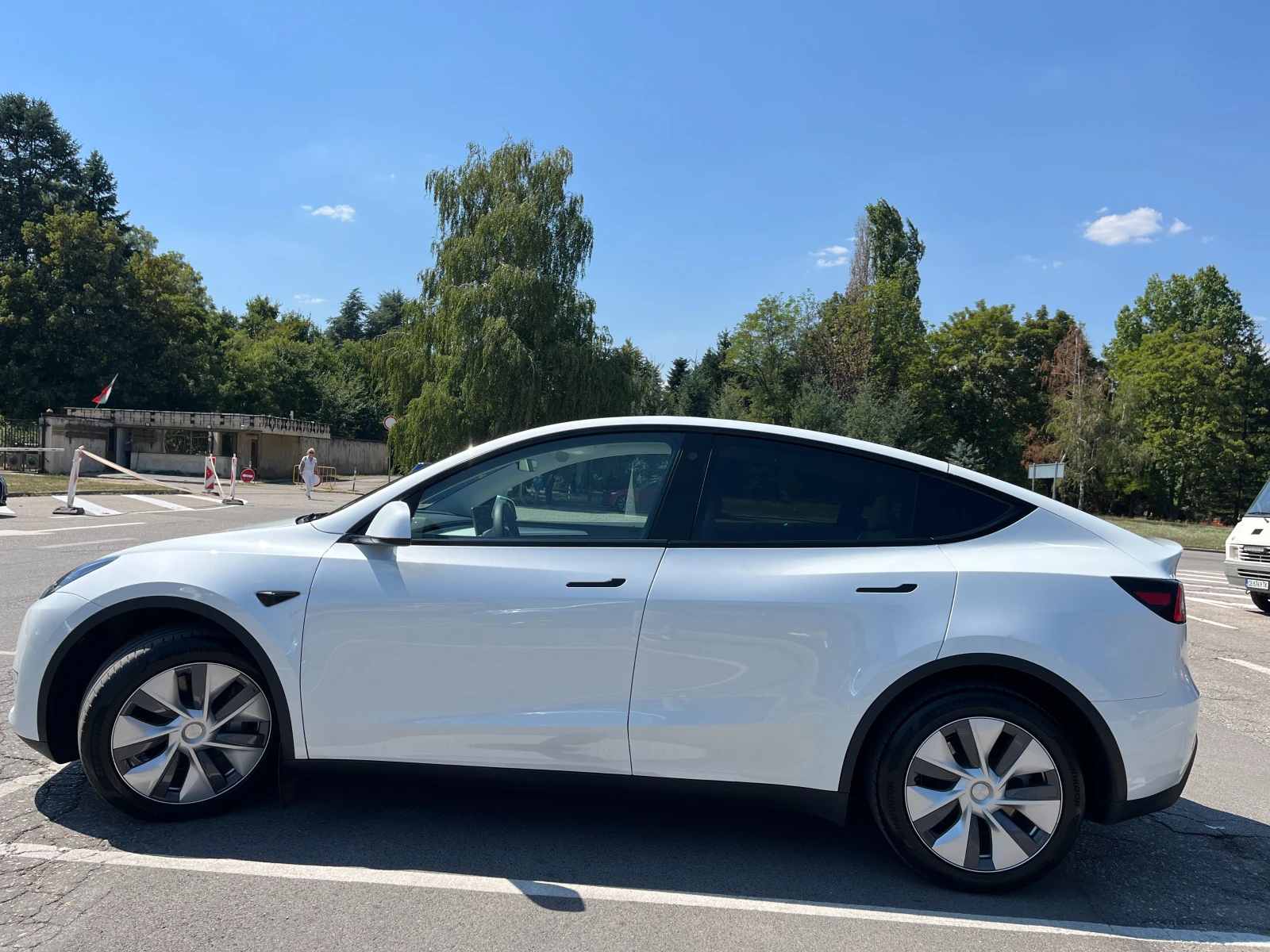 Tesla Model Y Long Range Dual Motor - изображение 7