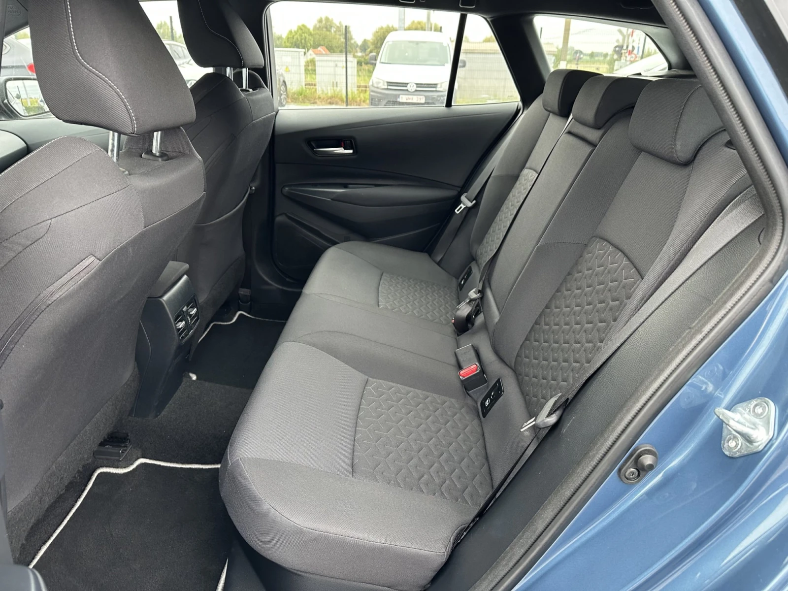 Toyota Corolla Sports 1.8 Hybrid - изображение 8