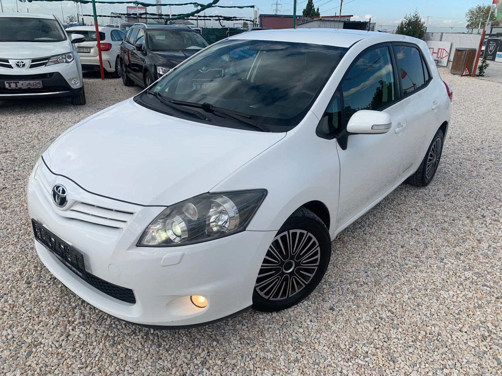 Toyota Auris 2.0 D4D 126кс - изображение 3