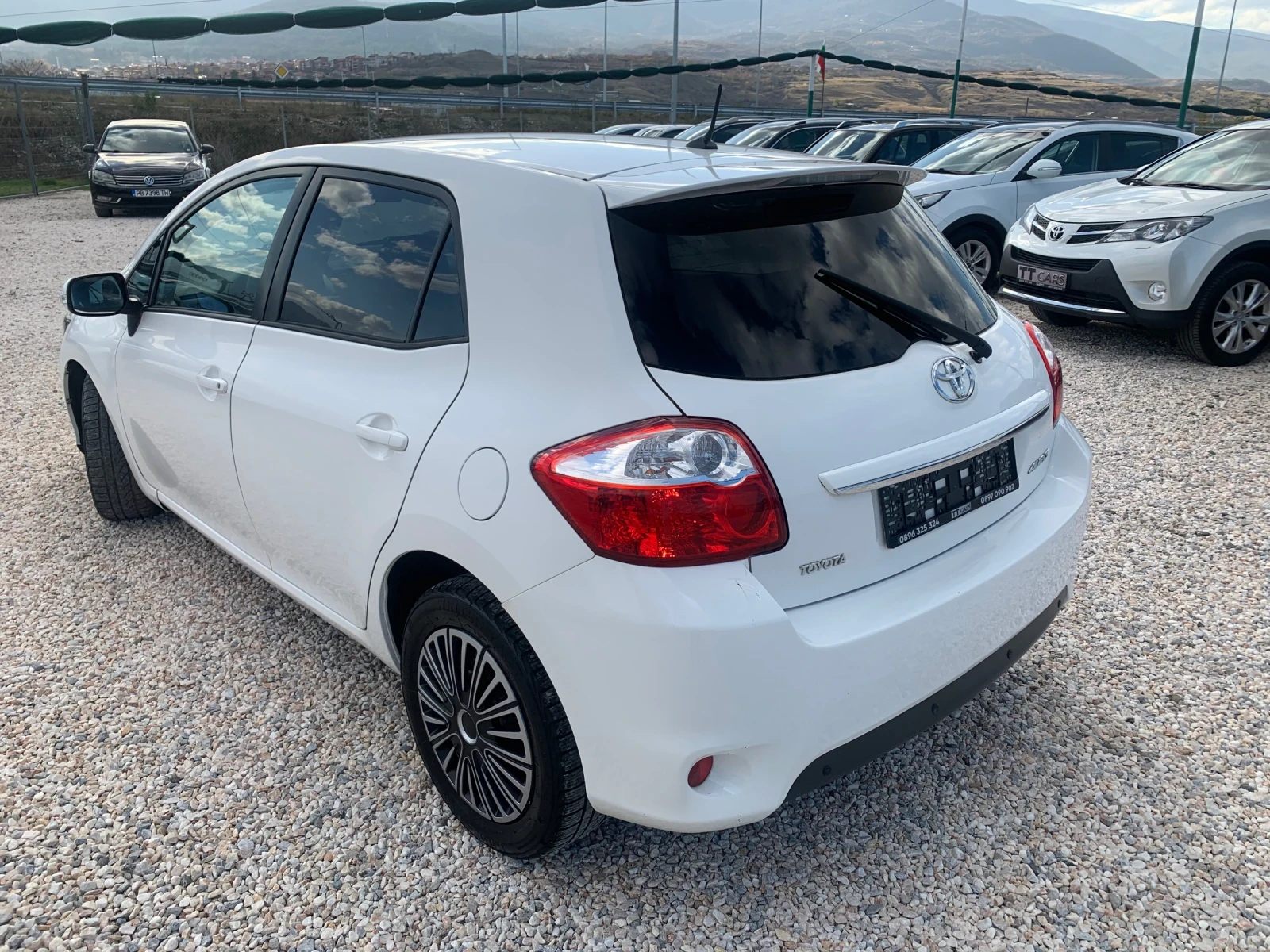 Toyota Auris 2.0 D4D 126кс - изображение 7