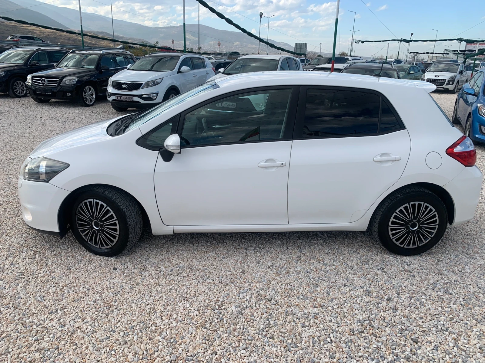 Toyota Auris 2.0 D4D 126кс - изображение 4