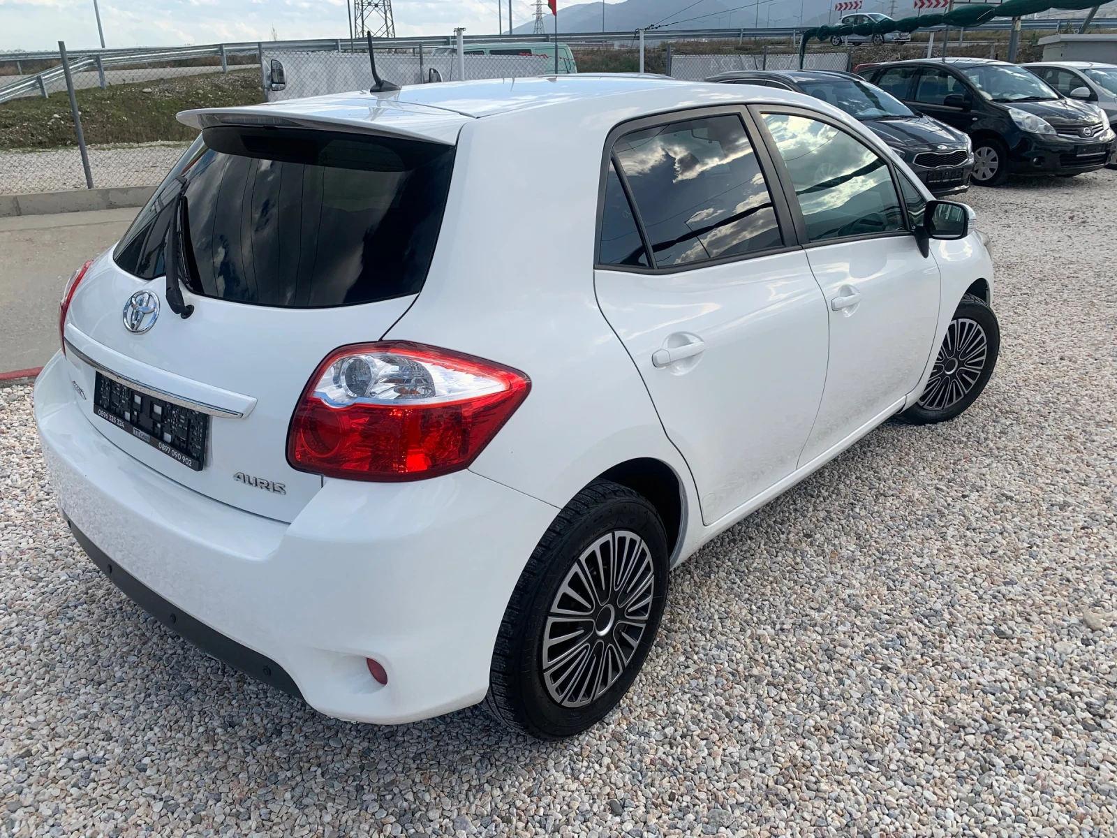 Toyota Auris 2.0 D4D 126кс - изображение 6