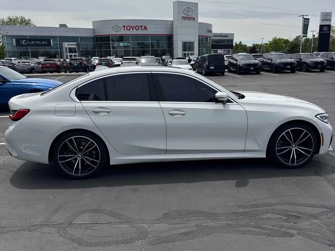 BMW 330 М ПАКЕТ/ДИСТ/360/КЛИП/xDrive/CARFAX/ФИНАНСИРАНЕ, снимка 4 - Автомобили и джипове - 54672584