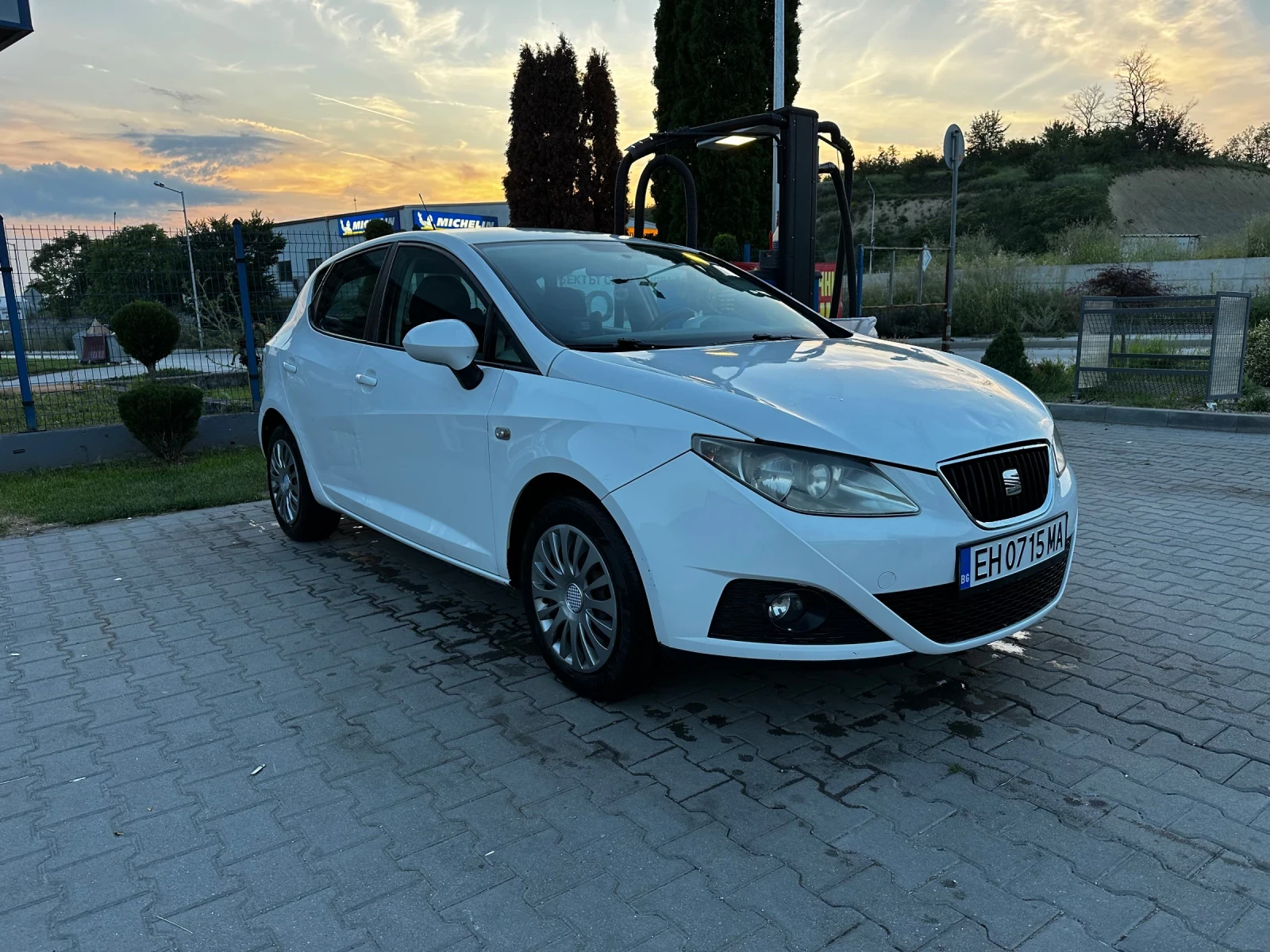 Seat Ibiza 1.2i газ, снимка 3 - Автомобили и джипове - 55198982