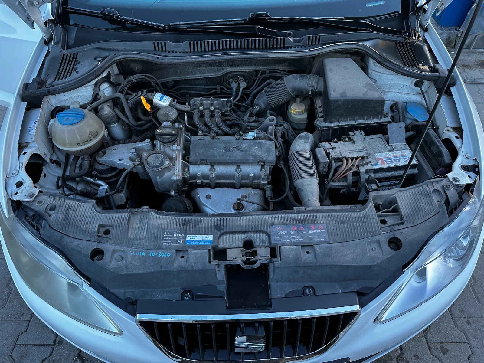 Seat Ibiza 1.2i газ, снимка 10 - Автомобили и джипове - 55198982
