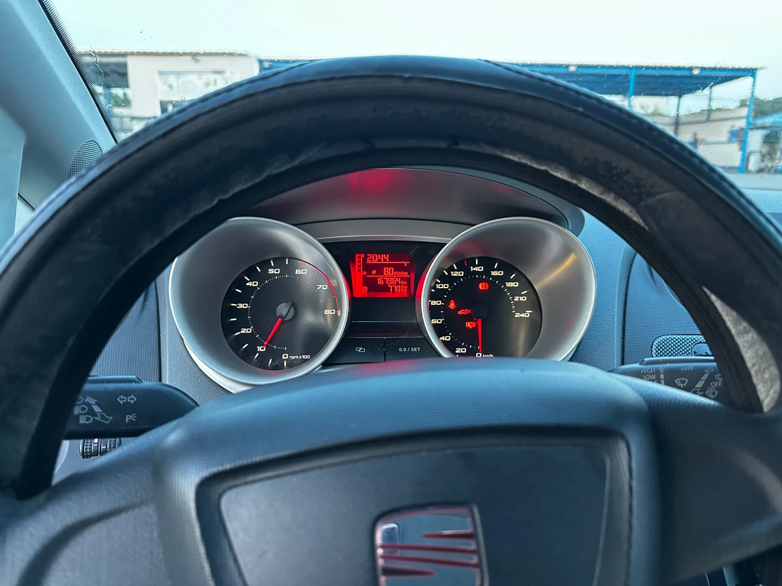 Seat Ibiza 1.2i газ, снимка 6 - Автомобили и джипове - 55198982