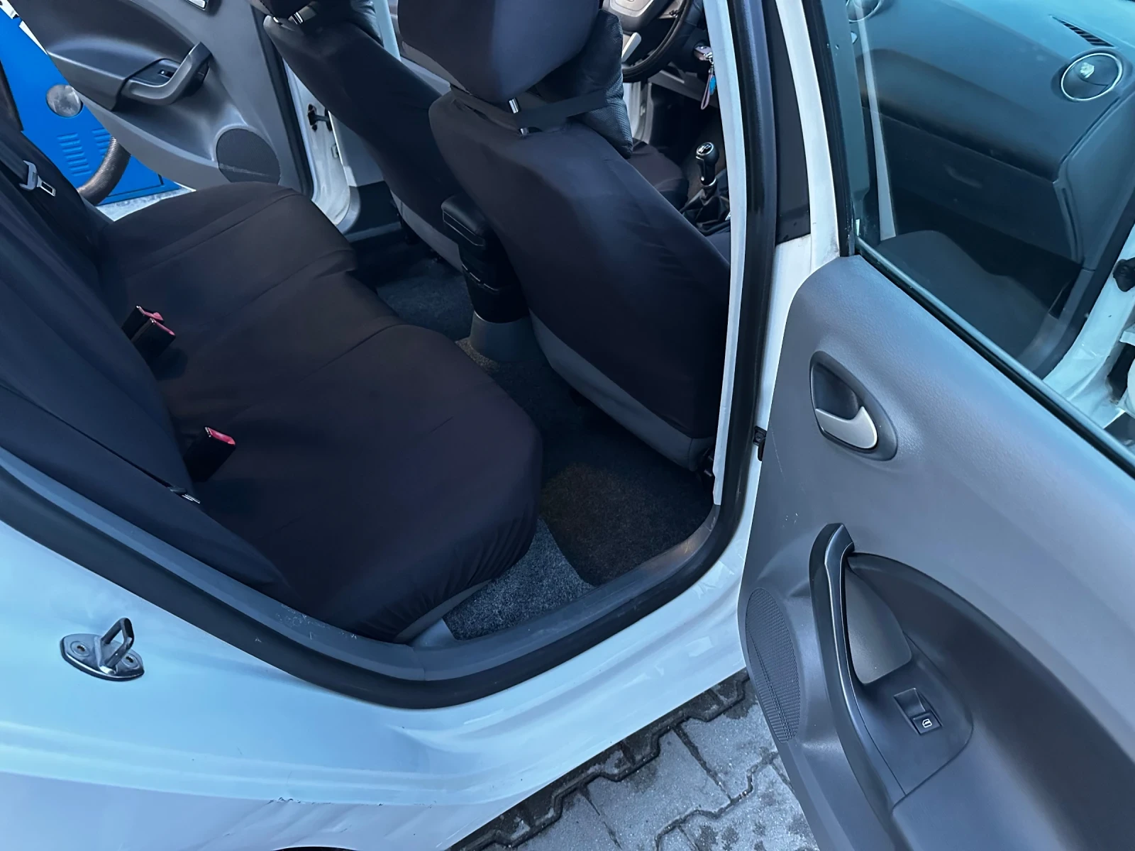 Seat Ibiza 1.2i газ, снимка 14 - Автомобили и джипове - 55198982