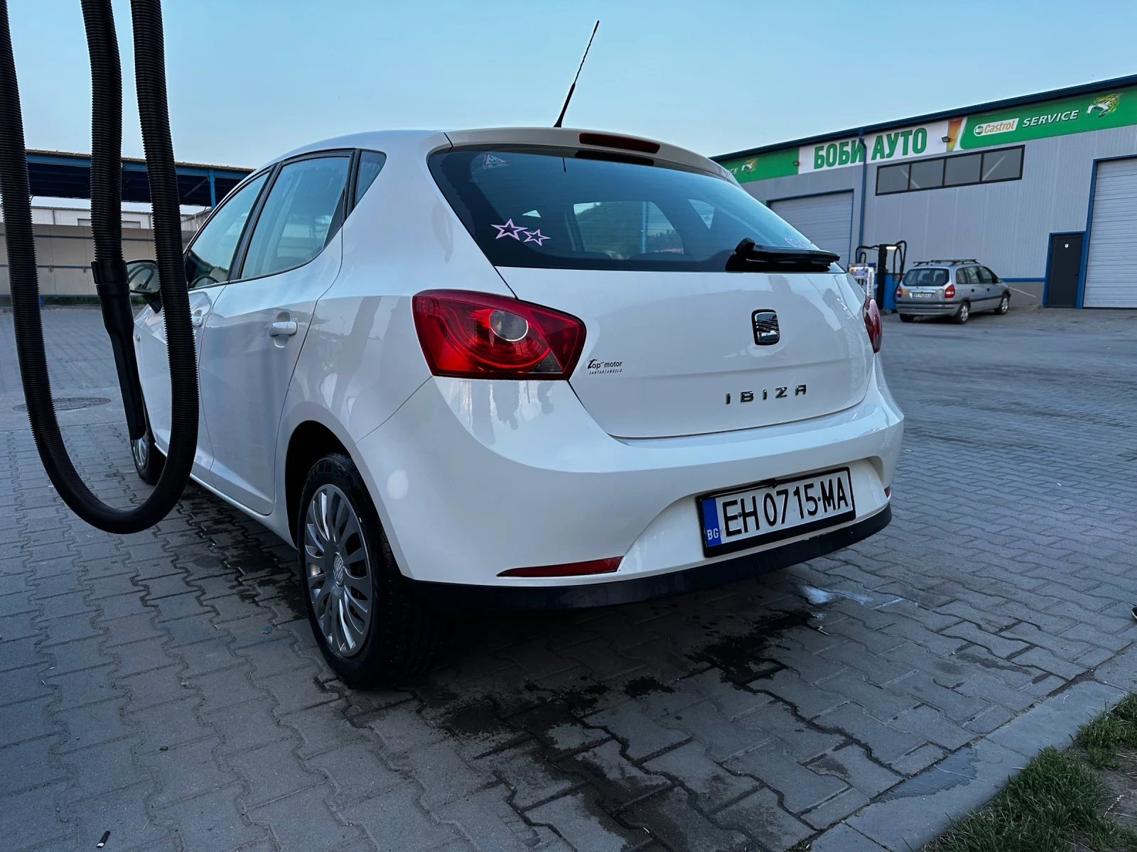 Seat Ibiza 1.2i газ, снимка 8 - Автомобили и джипове - 55198982