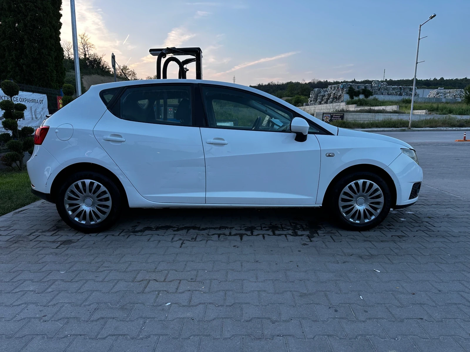 Seat Ibiza 1.2i газ, снимка 4 - Автомобили и джипове - 55198982