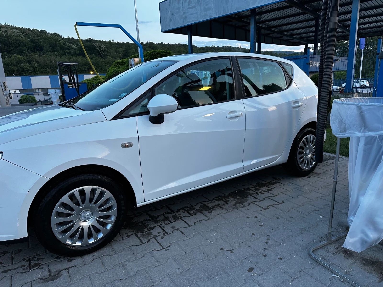 Seat Ibiza 1.2i газ, снимка 9 - Автомобили и джипове - 55198982