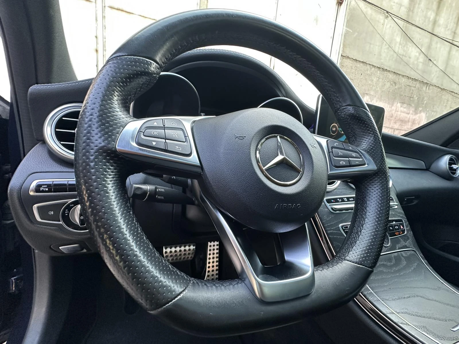 Mercedes-Benz C 400 AMG 4Matic, снимка 11 - Автомобили и джипове - 55752309