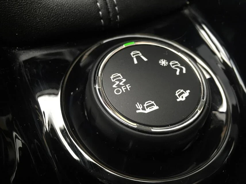 Peugeot 2008 1.6 e-HDI , снимка 11 - Автомобили и джипове - 56314598