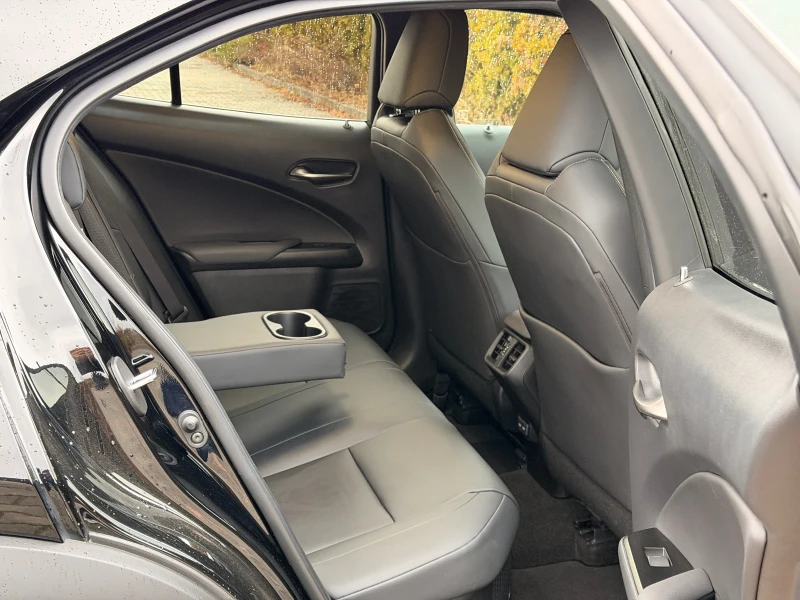 Lexus UX 250h 2.0HYBRID-184КС-4Х4-KEYLESS-ПОДГРЕВ-НАВИ-КАТО НОВ , снимка 10 - Автомобили и джипове - 53019086