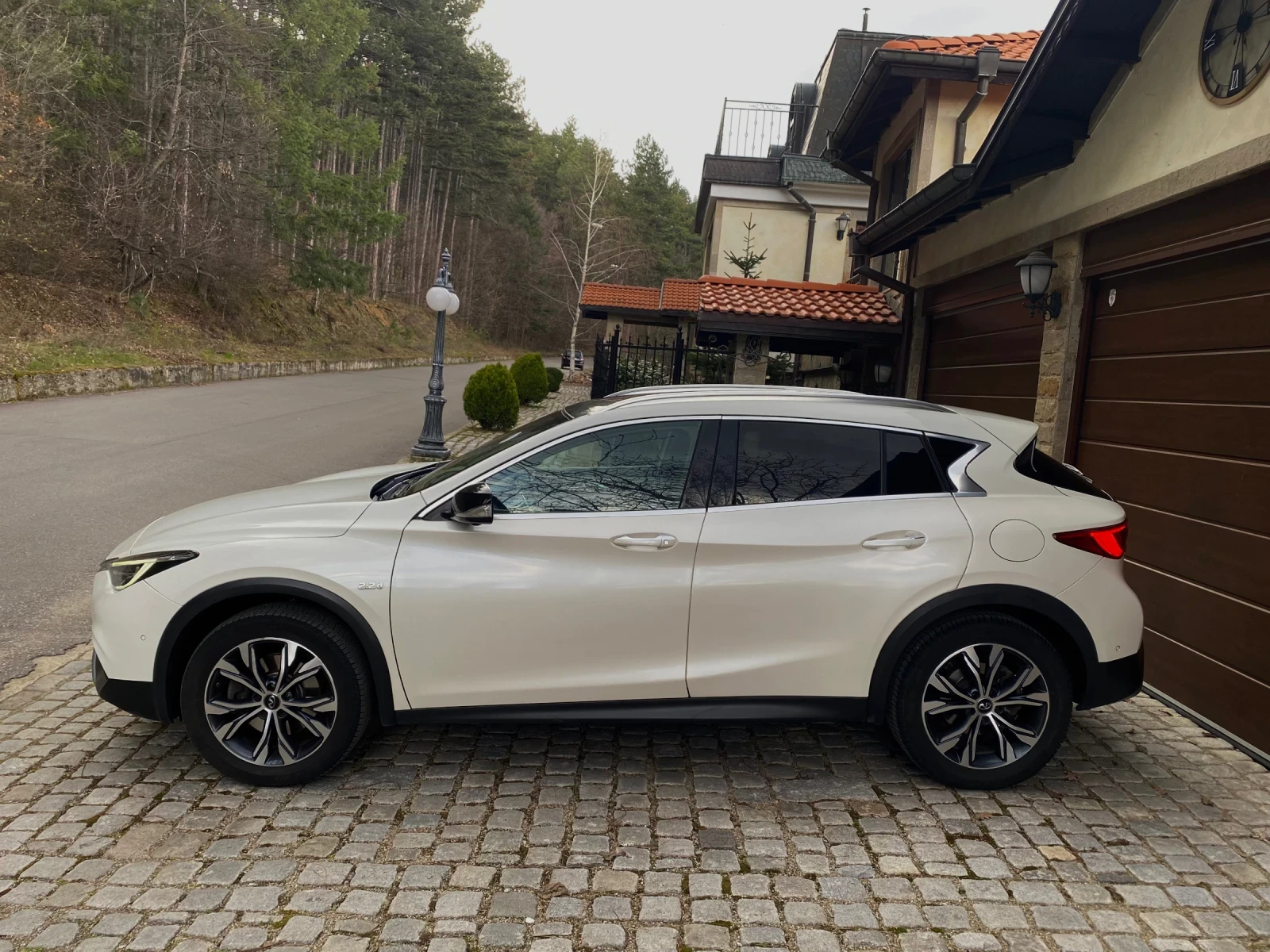 Infiniti QX30 2.2D, 4x4 AWD, БЯЛА ПЕРЛА, Напълно обслужен - изображение 4