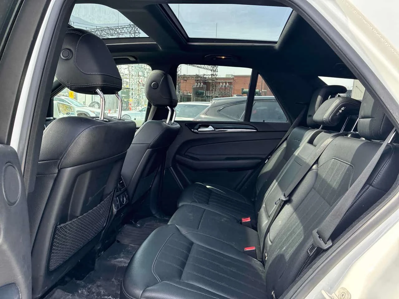 Mercedes-Benz GLE 400 АМГ ПАКЕТ/CARFAX/Подгрев/Пано/360 Камера/Клип, снимка 13 - Автомобили и джипове - 53978629