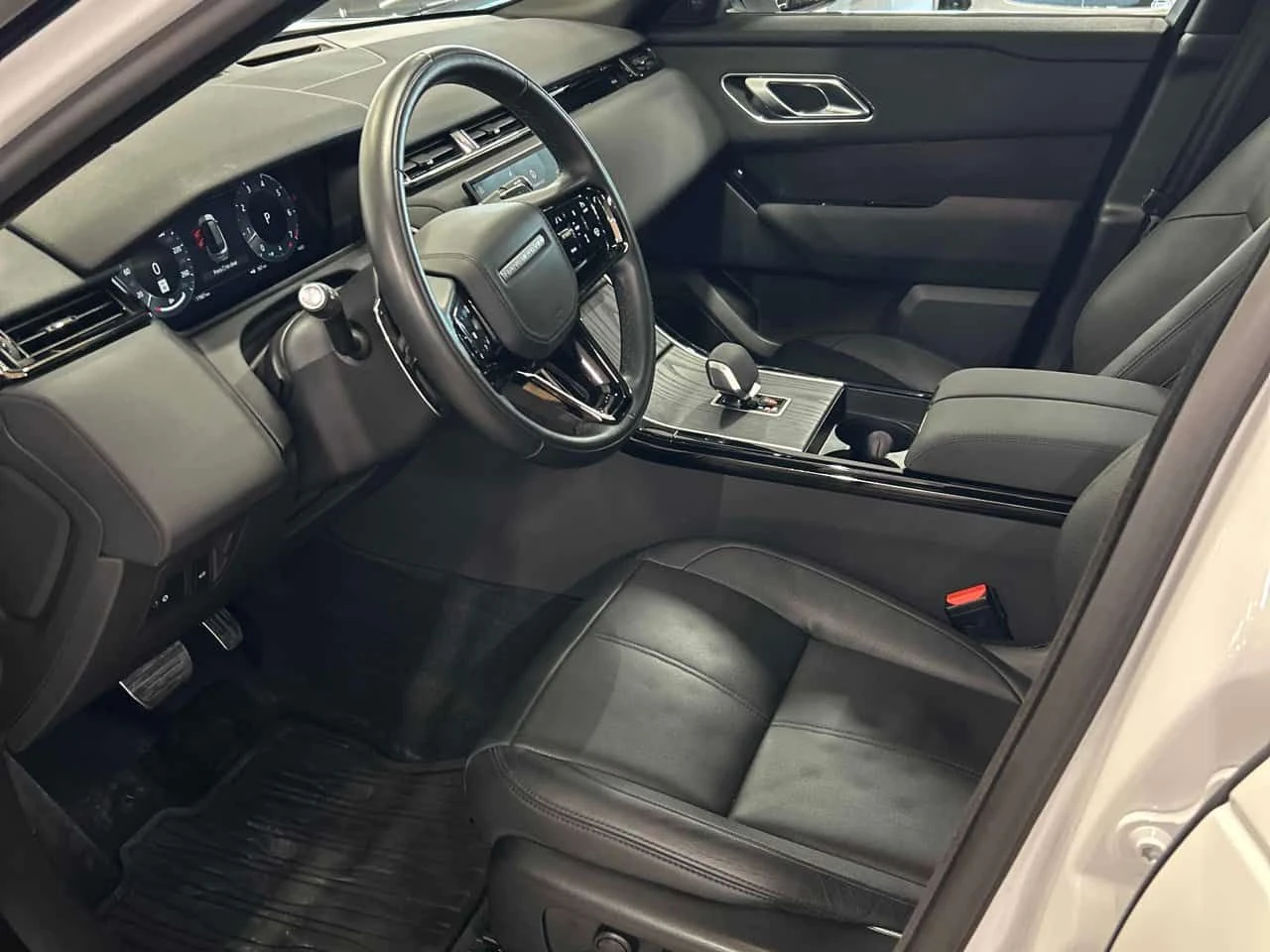 Land Rover Range Rover Velar * Dynamic SE * CARFAX * ПАНО * 2 КЛЮЧА * + ГУМИ, снимка 15 - Автомобили и джипове - 54141389