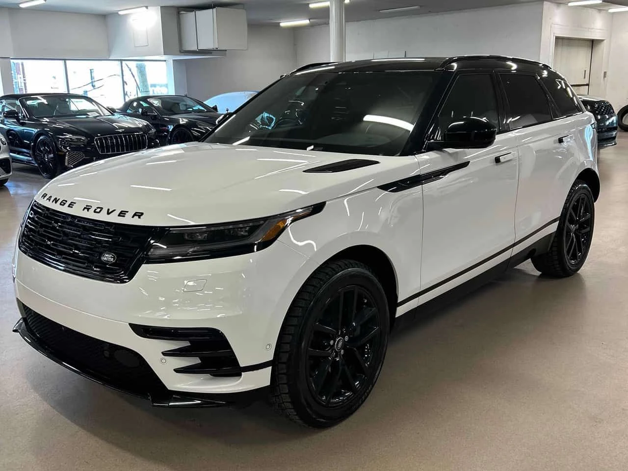 Land Rover Range Rover Velar * Dynamic SE * CARFAX * ПАНО * 2 КЛЮЧА * + ГУМИ | Auto.bg — изображение 1