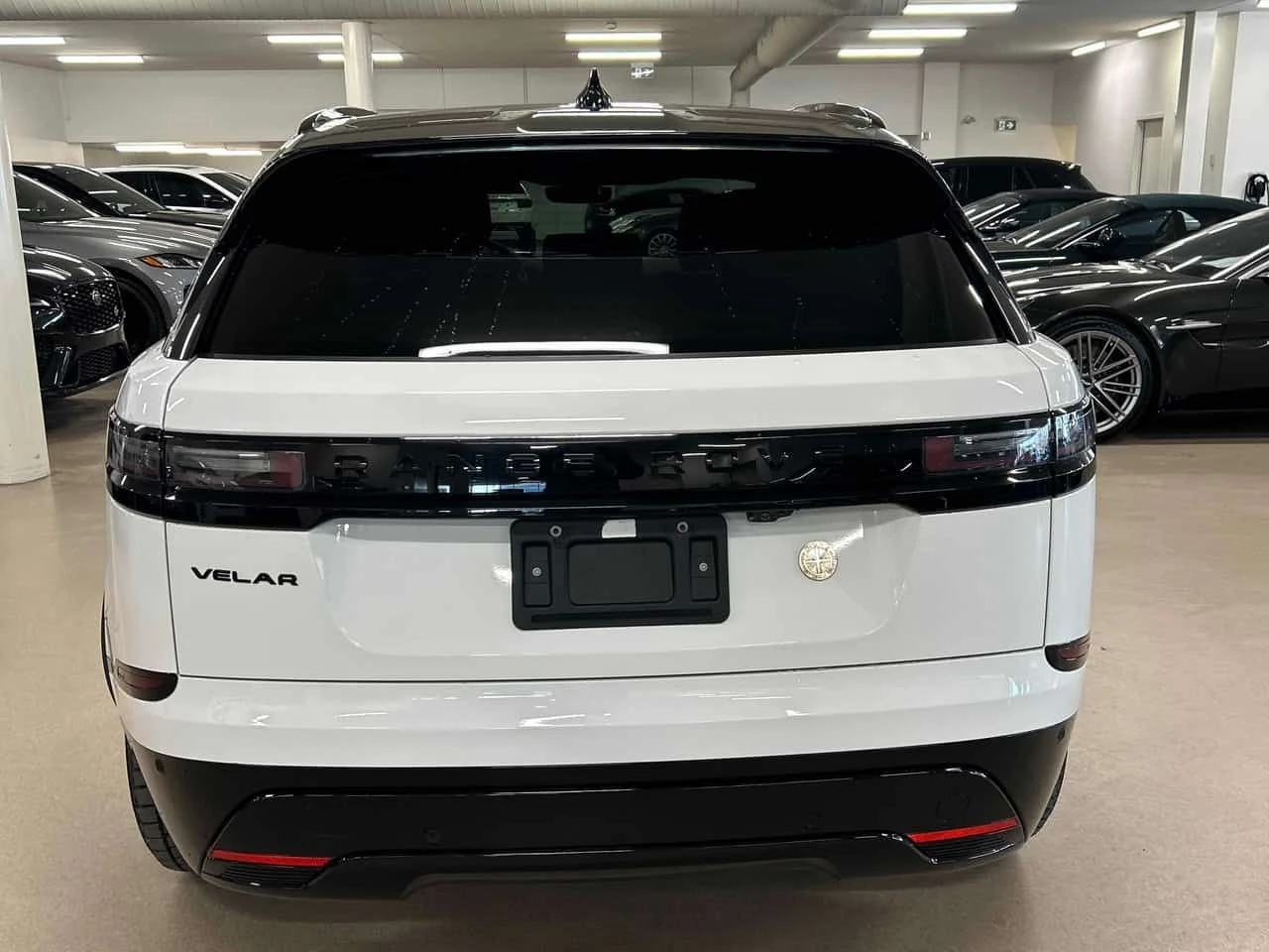 Land Rover Range Rover Velar * Dynamic SE * CARFAX * ПАНО * 2 КЛЮЧА * + ГУМИ, снимка 4 - Автомобили и джипове - 54141389