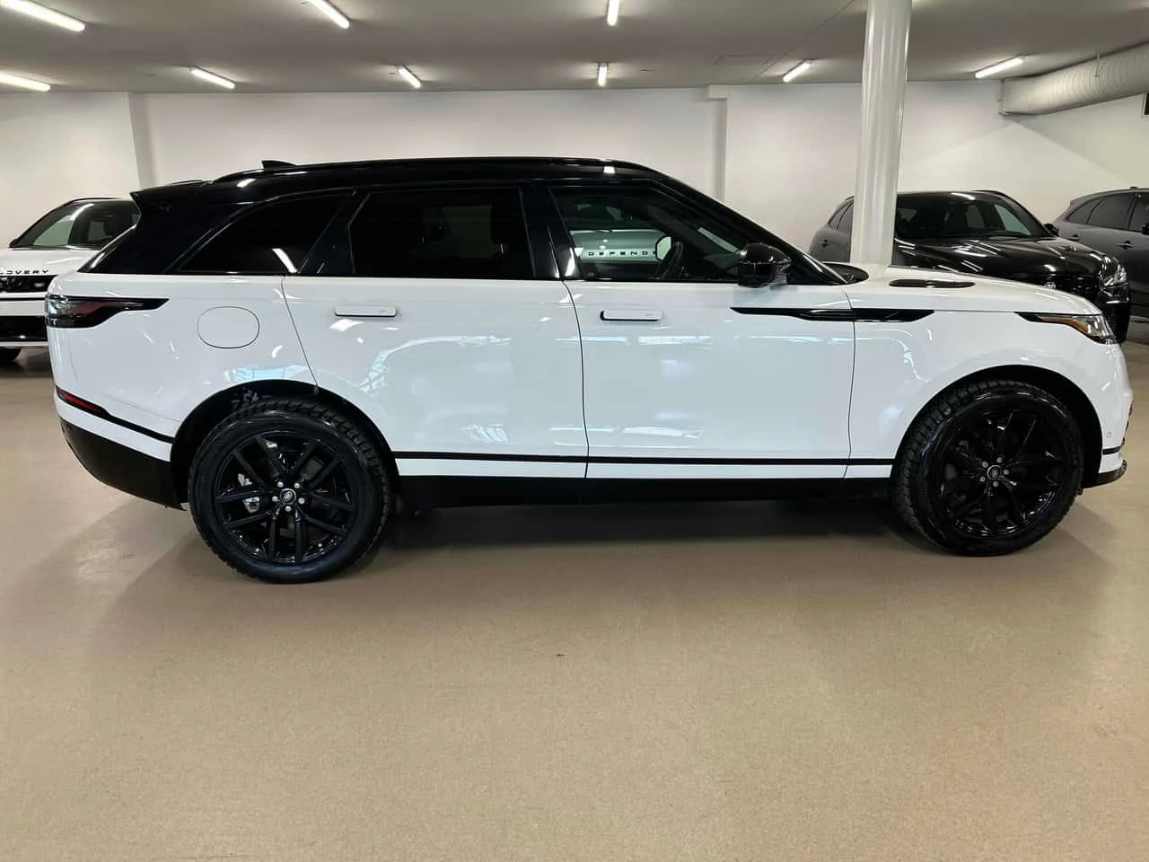 Land Rover Range Rover Velar * Dynamic SE * CARFAX * ПАНО * 2 КЛЮЧА * + ГУМИ, снимка 3 - Автомобили и джипове - 54141389
