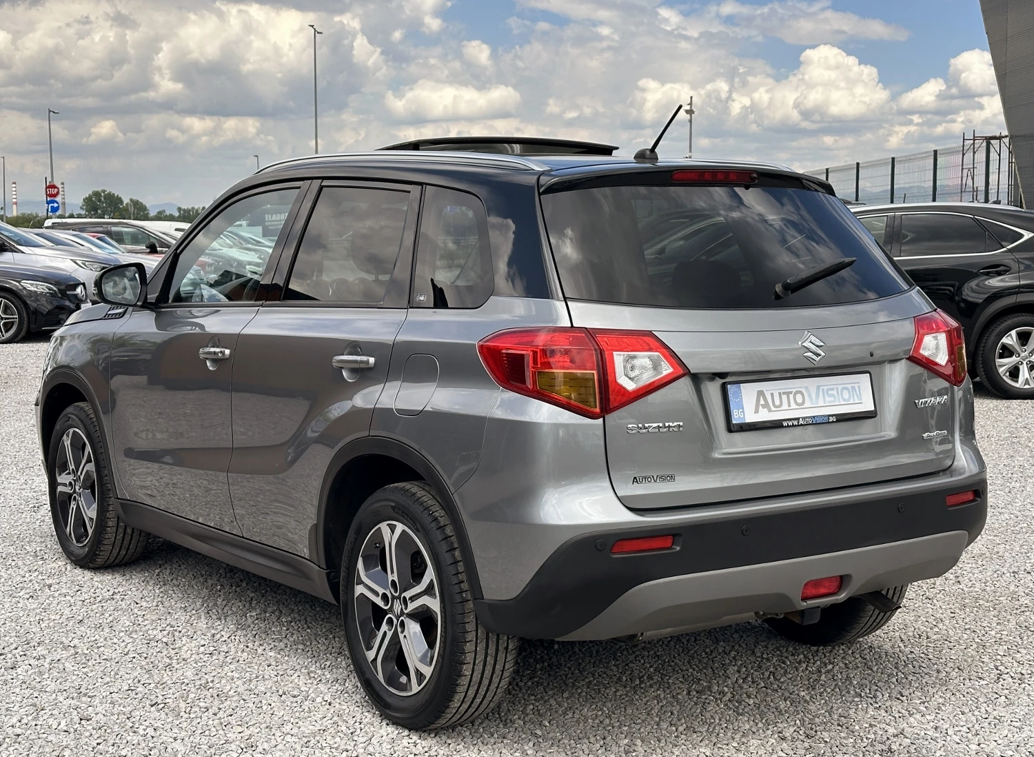Suzuki Vitara 1.6i 4x4 Distronic Кожа Подгрев Панорама Камера, снимка 4 - Автомобили и джипове - 54574115