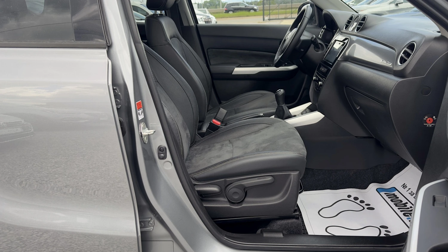 Suzuki Vitara 1.6i 4x4 Distronic Кожа Подгрев Панорама Камера, снимка 14 - Автомобили и джипове - 54574115