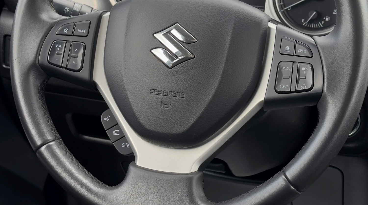 Suzuki Vitara 1.6i 4x4 Distronic Кожа Подгрев Панорама Камера, снимка 9 - Автомобили и джипове - 54574115