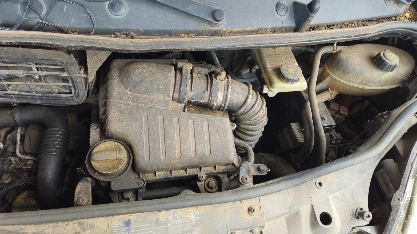 Renault Trafic 2.0dci/на части , снимка 5 - Бусове и автобуси - 54611435