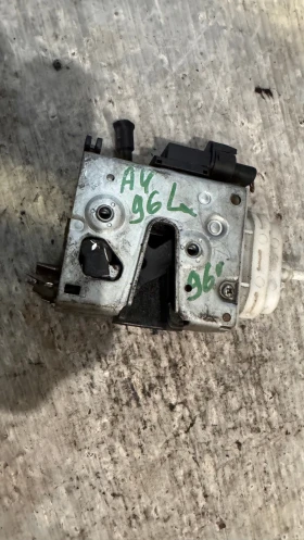 Брава за врата на Audi A4 - 8D1837015E , снимка 2