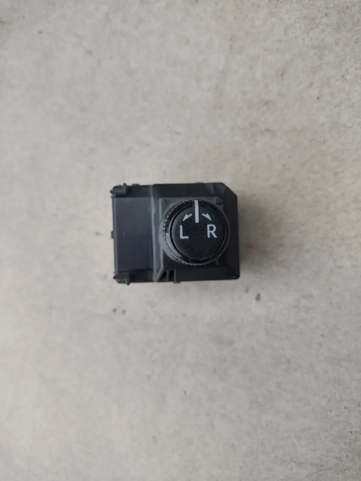 84872-F4020  ������������� �� ���������� �� �������� �� TOYOTA C-HR   84872F4020 | Mobile.bg � ����������� 1