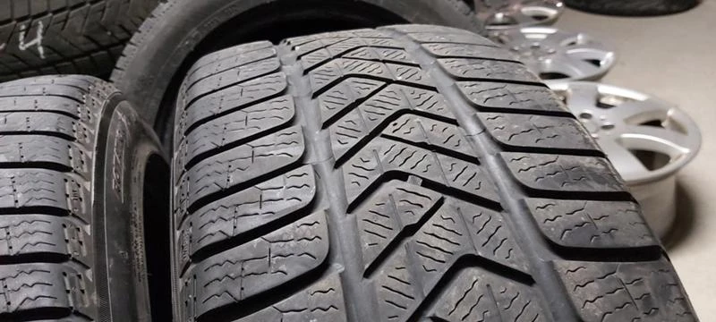 Гуми Зимни 245/45R19, снимка 2 - Гуми и джанти - 30949378