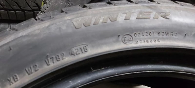 Гуми Зимни 245/45R19, снимка 4 - Гуми и джанти - 30949378