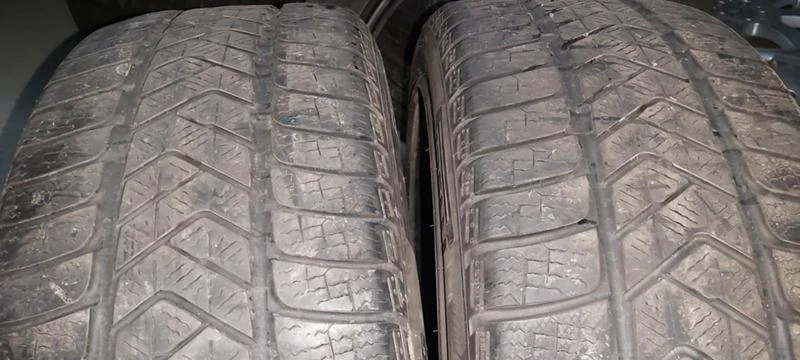 Гуми Зимни 245/45R19, снимка 1 - Гуми и джанти - 30949378