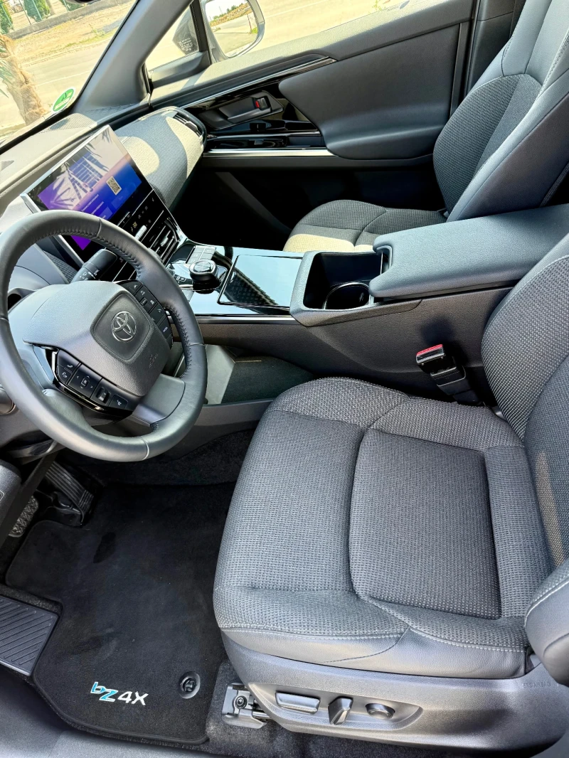 Toyota bZ4X Гаранционна, снимка 11 - Автомобили и джипове - 52486396