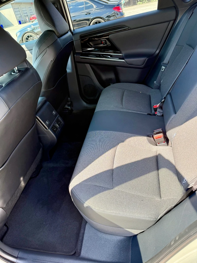 Toyota bZ4X Гаранционна, снимка 13 - Автомобили и джипове - 52486396