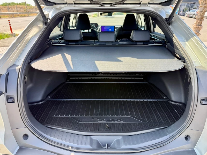 Toyota bZ4X Гаранционна, снимка 14 - Автомобили и джипове - 52486396