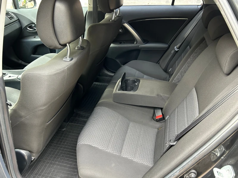 Toyota Avensis 2, 0D4D 124K, снимка 10 - Автомобили и джипове - 52136265