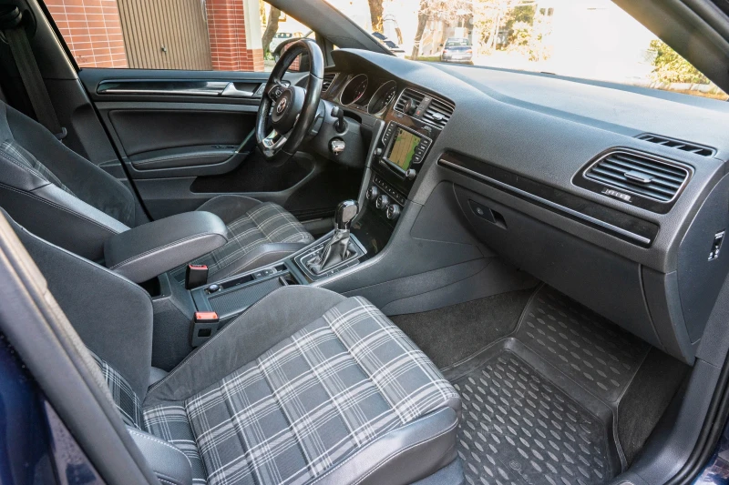 VW Golf GTD, снимка 12 - Автомобили и джипове - 52436855