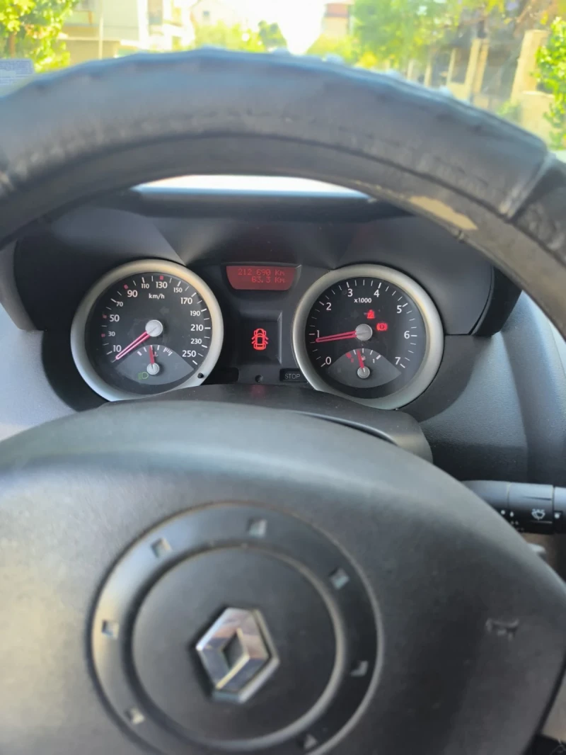 Renault Megane 1.6, снимка 8 - Автомобили и джипове - 53365931