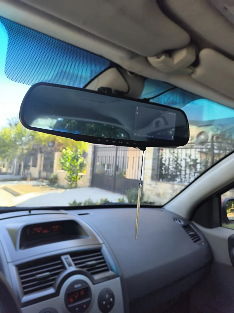 Renault Megane 1.6, снимка 11 - Автомобили и джипове - 53365931