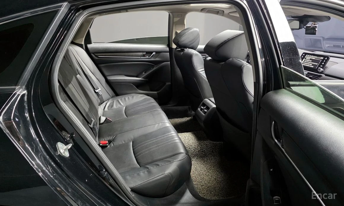 Honda Accord * 2.0T* SPORT* КОЖА* ПОДГРЕВ* HEAD-UP* ШИБИДАХ* , снимка 11 - Автомобили и джипове - 54044865