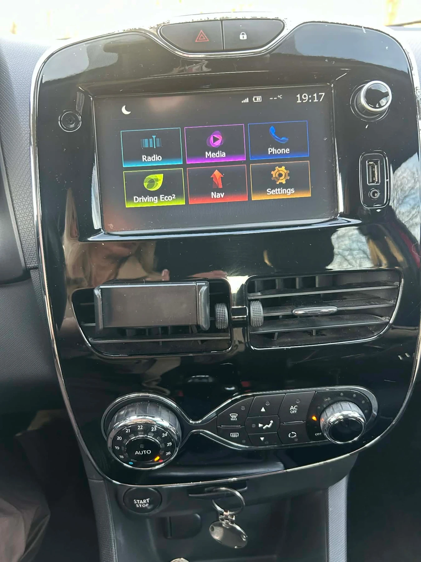 Renault Clio 09 TCE, снимка 7 - Автомобили и джипове - 54247183