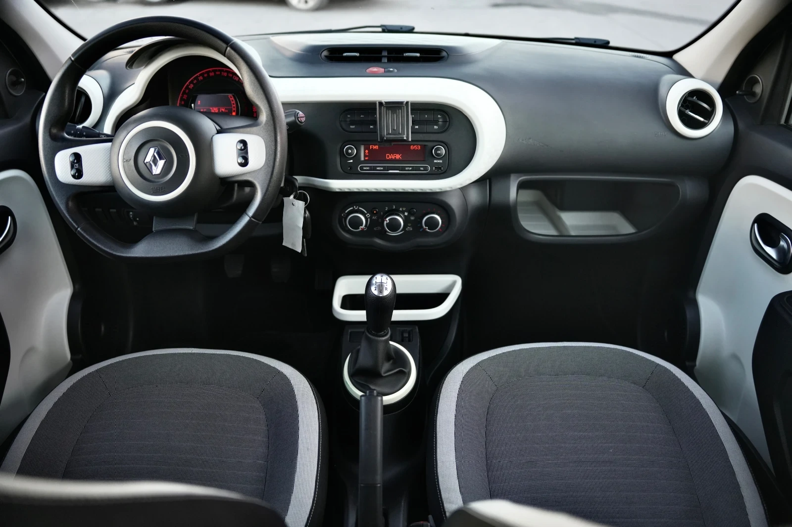 Renault Twingo 1.0, снимка 8 - Автомобили и джипове - 54936127